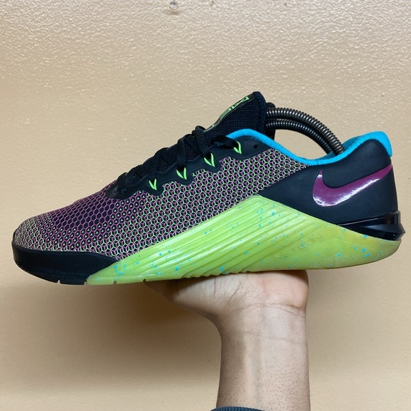 Nike Metcon 5 AMP “Black/Green Strike/Blue Fury/Fire Pink” - Picture 3 of 16